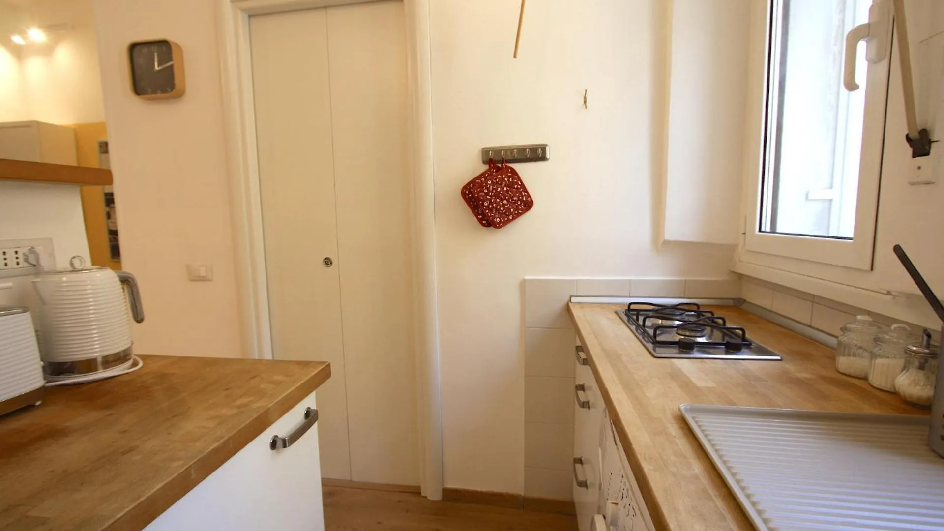 Garbatella 2Br Holiday House Rom 0*,